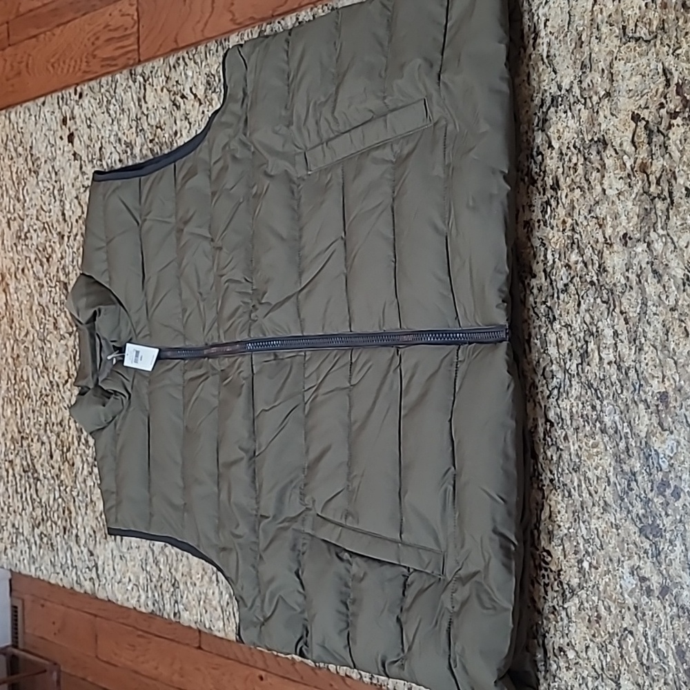 Cold Control Relaxed Puffer Vest! New With Tag! Never Worn!